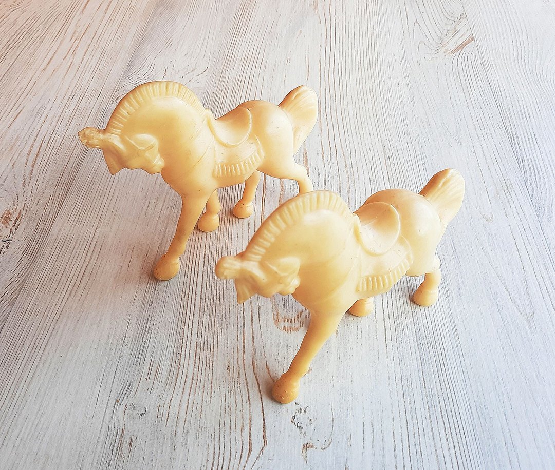 Soviet plastic white horse toy vintage - circus horses toys made in USSR - 玩具/玩偶 - 塑料 白色