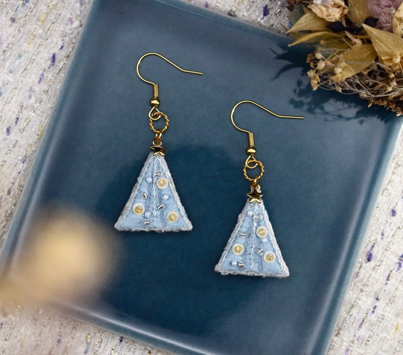 刺绣耳环 - 梦幻岛的午夜雪松 Midnight Pine - 耳环/耳夹 - 绣线 蓝色