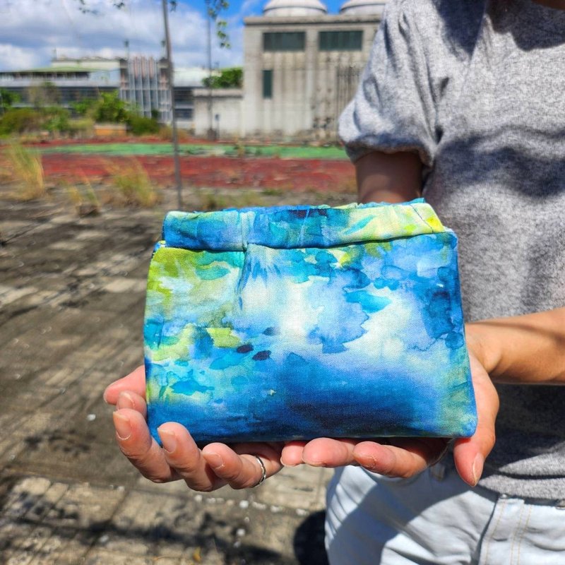 【 纯手作】 寂静森林弹片口金包 化妆包 钱包 收纳包 日本设计布 - 化妆包/杂物包 - 棉．麻 蓝色