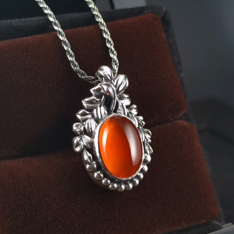 藤花蔓果-露 | 古典藤蔓叶浮雕装饰吊坠 - 橘红玉髓.S925银 - 项链 - 宝石 橘色