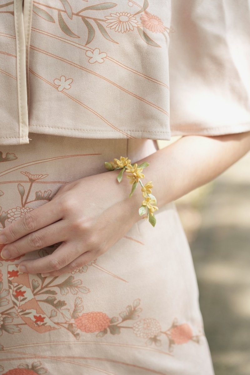 软陶桂花饰品 木樨花手环  造型师 手工捏制 原创 可搭配旗袍 - 胸花/手腕花 - 陶 橘色