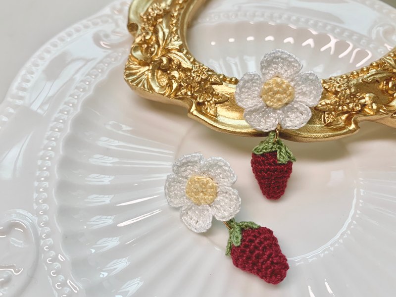 Strawberry • 草莓 士多啤梨 耳环 耳针 定制 钩花编织 钩织饰品 - 耳环/耳夹 - 棉．麻 多色