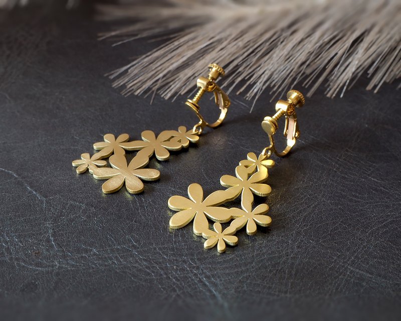 Abstract flower earrings (Hand made) - 耳环/耳夹 - 铜/黄铜 金色