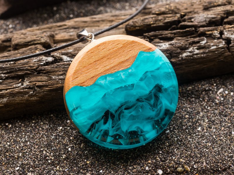 木制树脂吊坠 带有微型海洋 - 项链 - 树脂 蓝色