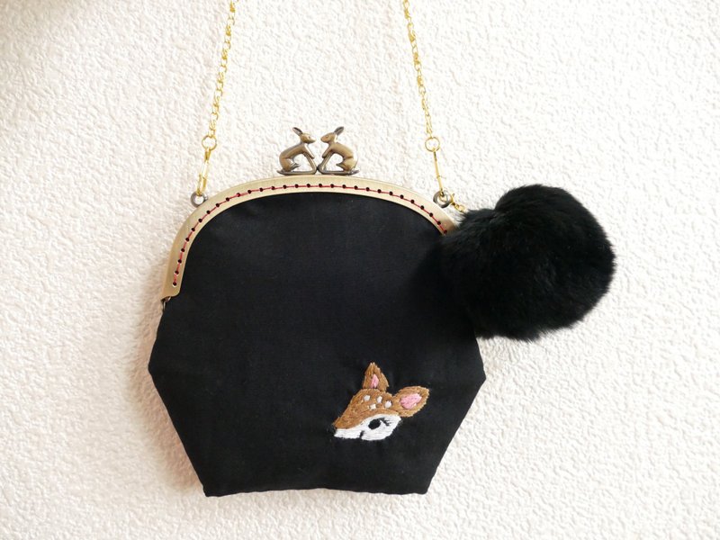 Embroidery shoulder mouthful Bambi - 侧背包/斜挎包 - 棉．麻 黑色