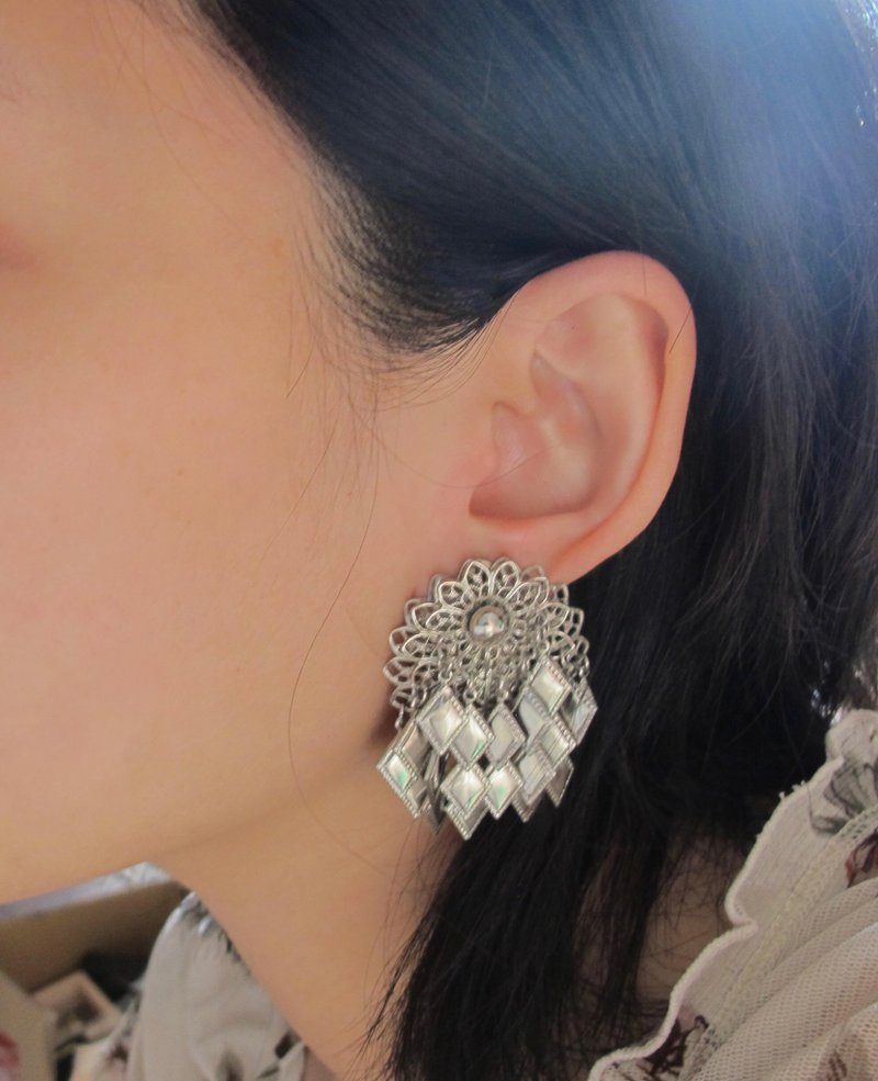 Vintage 晚宴银皮流苏 耳夹 - 耳环/耳夹 - 防水材质 银色