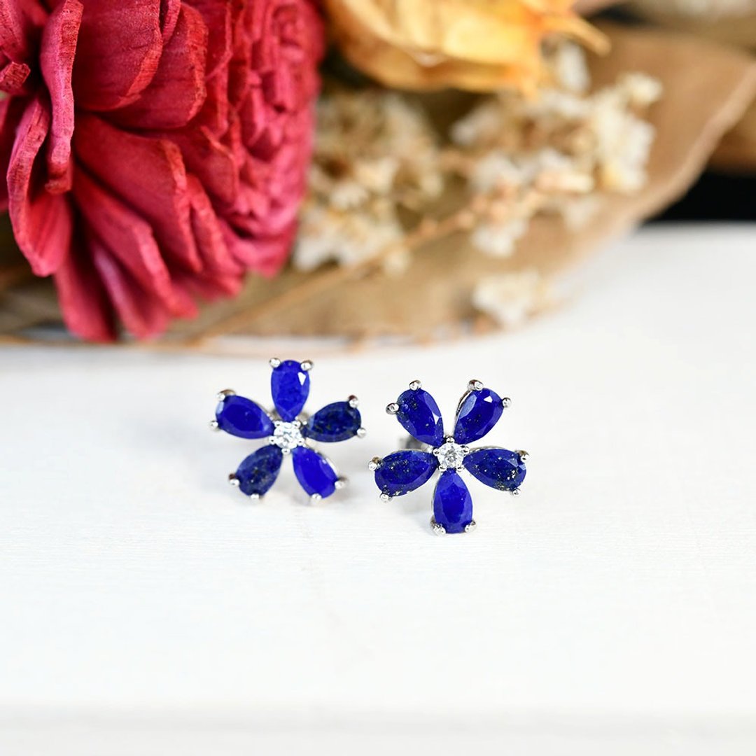 Good luck Successful luck UP Lapis lazuli flower stud earrings Clip-On December birthstone - 耳环/耳夹 - 宝石 蓝色