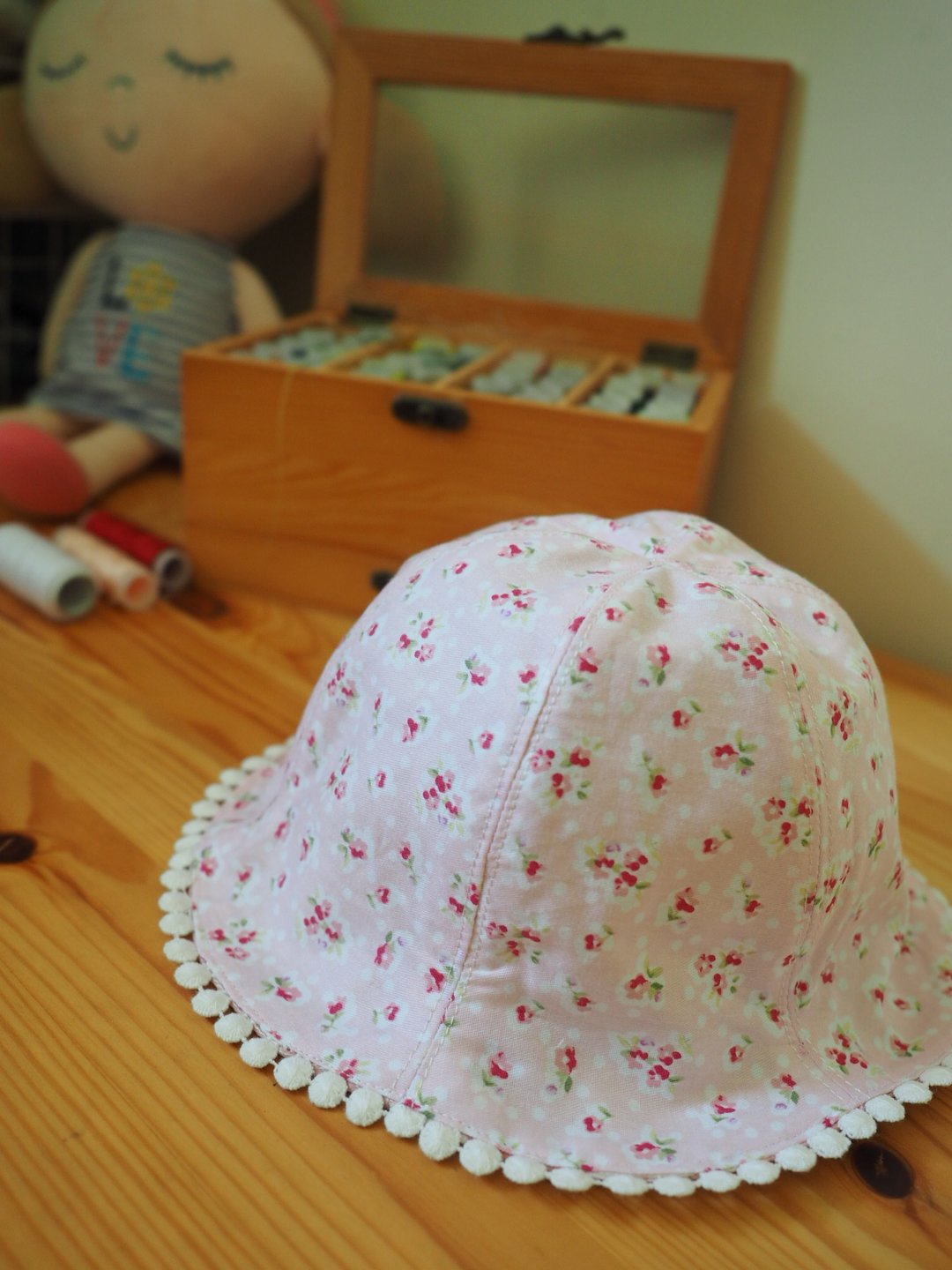 手工制作双面粉红碎花/ 樱花图案防风防晒帽子 适合婴儿小孩成人 - 帽子 - 棉 粉红色