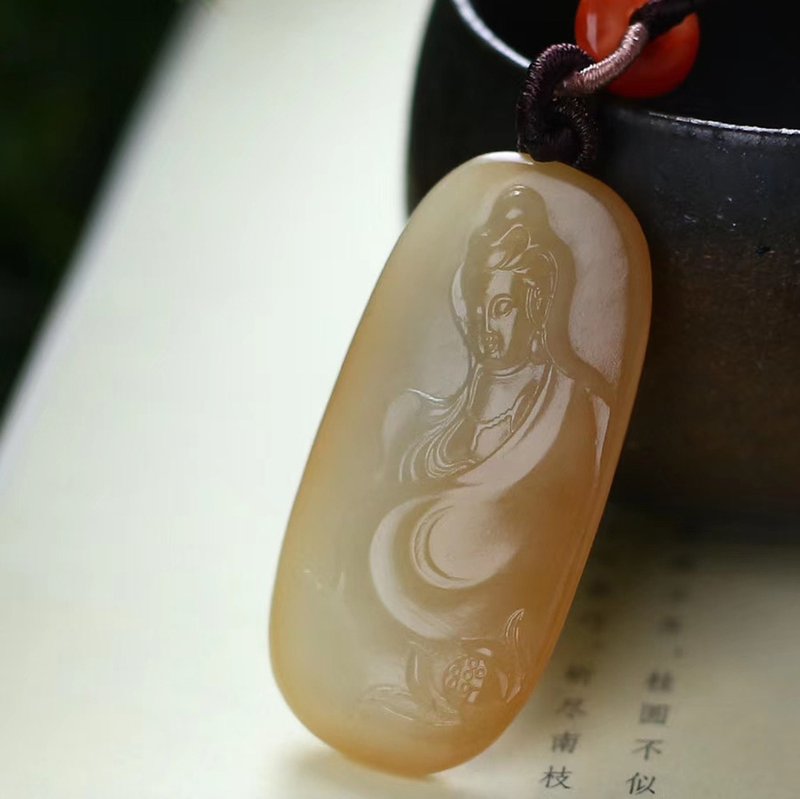 【新店福利价】天然和田玉俏糖色观音吊坠/搭配高档编织绳 - 项链 - 玉石 