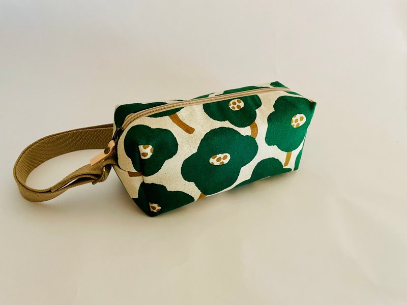 北欧M花/绿  吐司肩/斜背包。内袋。长夹折伞都好放。设计布款 - 侧背包/斜挎包 - 棉．麻 绿色