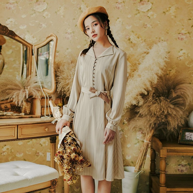 初春女士穿搭复古时尚单排扣条纹连身裙洋装 - 洋装/连衣裙 - 聚酯纤维 白色