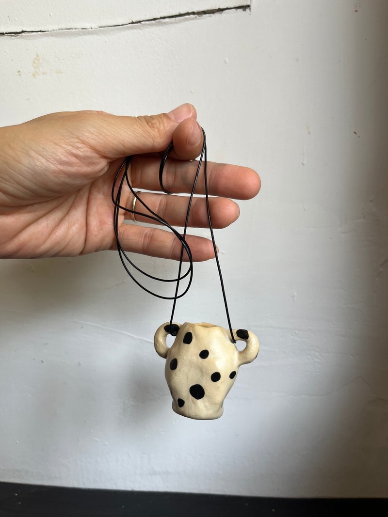 圆点陶瓷花瓶项链 - 长链 - 陶 白色