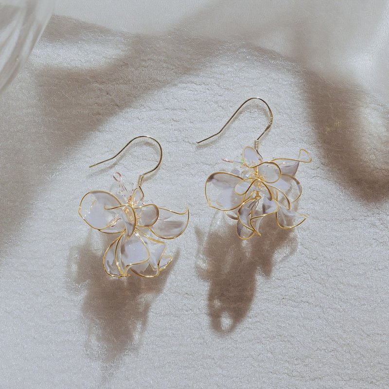 【裙摆-宝宝蓝】垂坠耳环 | 水晶花饰品 - 耳环/耳夹 - 树脂 蓝色