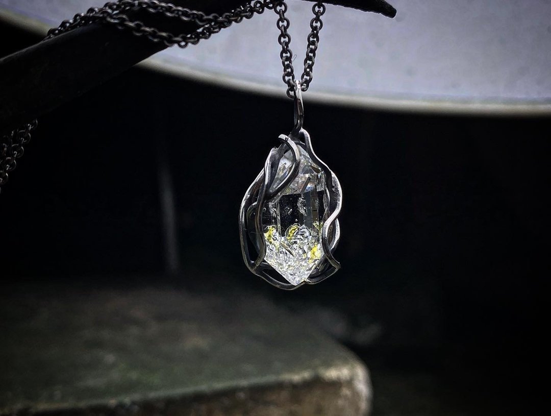 天然矿石 / 油胆水晶 / 双尖水晶 / 萤光反应 - 项链 - 水晶 银色