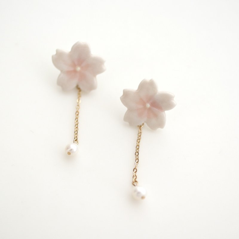 Special sakura earrings - 耳环/耳夹 - 瓷 粉红色
