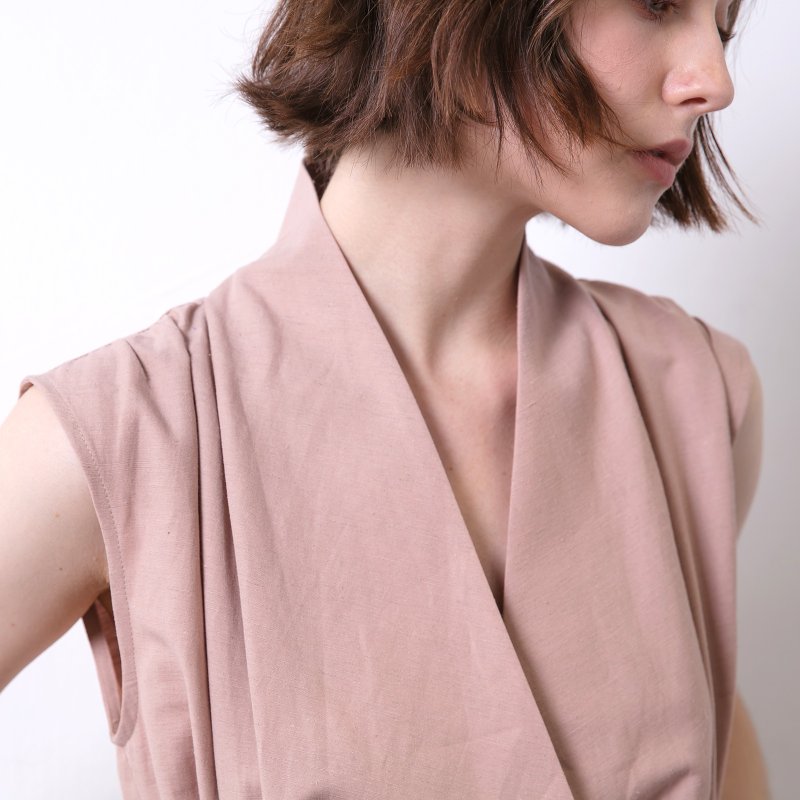 V领开襟绑绳洋装 - 静音粉 - 洋装/连衣裙 - 棉．麻 粉红色