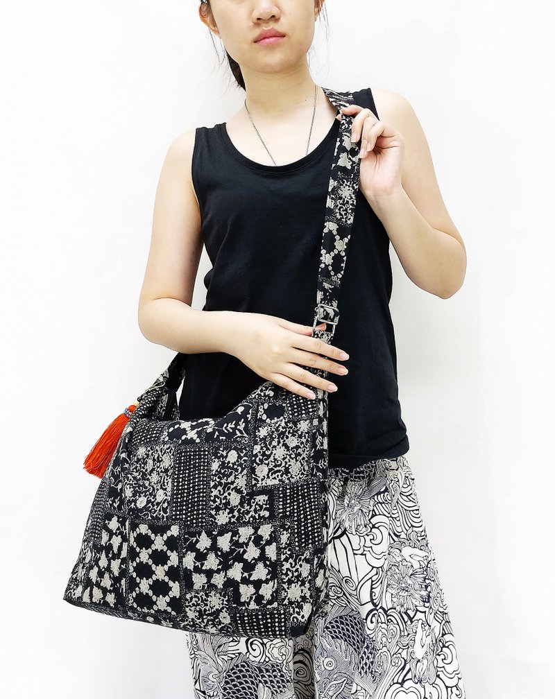 Thai Cotton Bag Women bag Hobo bag Shoulder bag Cross Body Bag Tassel Black - 其他 - 棉．麻 黑色