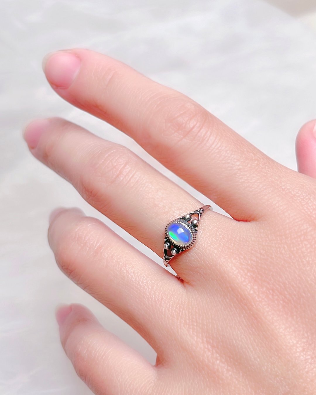 蓝紫色冰润极光 / 白欧泊戒指 / 蛋白石 / 925纯银 / Opal - 戒指 - 宝石 蓝色