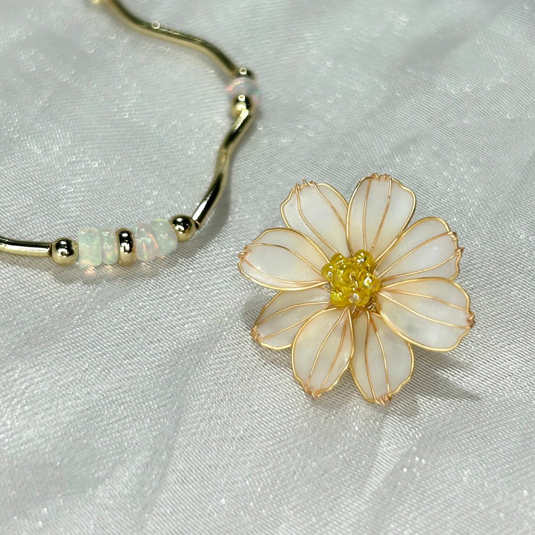 【白色波斯菊x蛋白石 - 水晶花手链】十月生日花 生日石 花言日和 - 手链/手环 - 树脂 