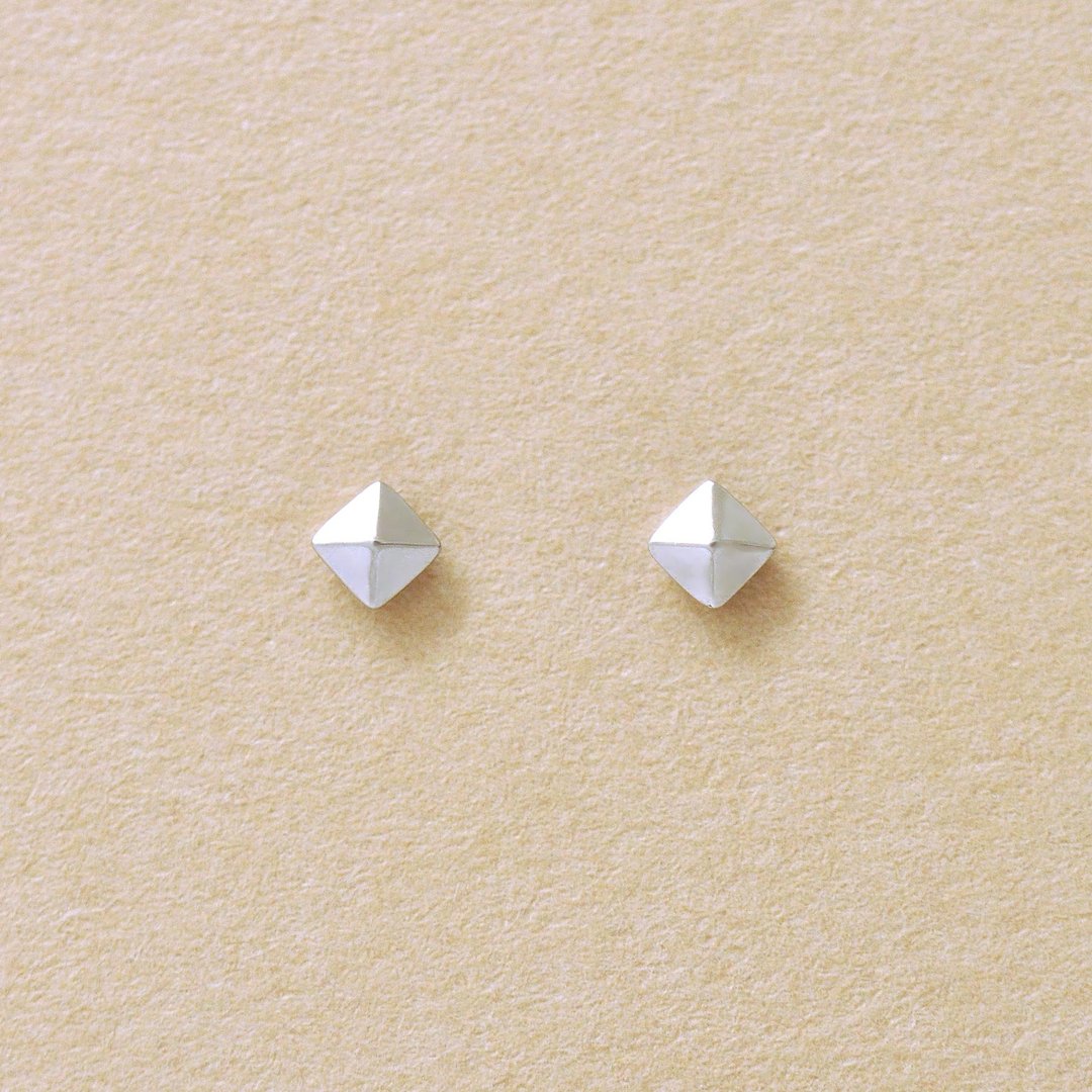 【Second Earrings】 铂金金字塔耳环 - 耳环/耳夹 - 贵金属 