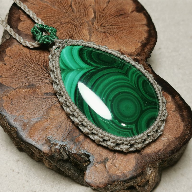 孔雀石/强烈花纹-蜡线编织包框/项链可调整长度 - 项链 - 半宝石 绿色