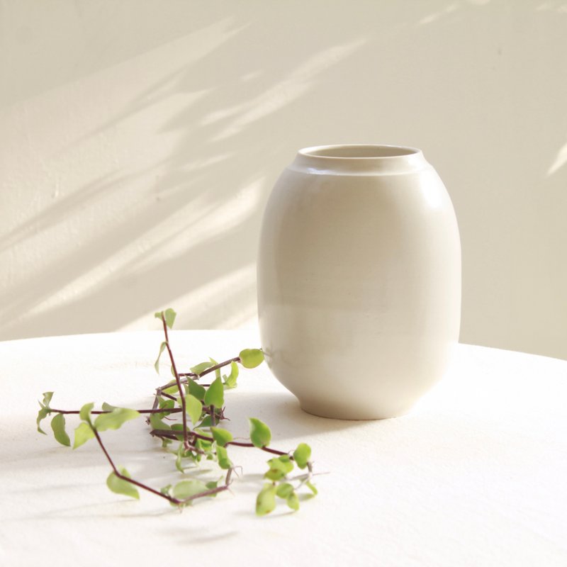 【日常花器】方润圆白瓷花器-润白 - 花瓶/陶器 - 瓷 白色
