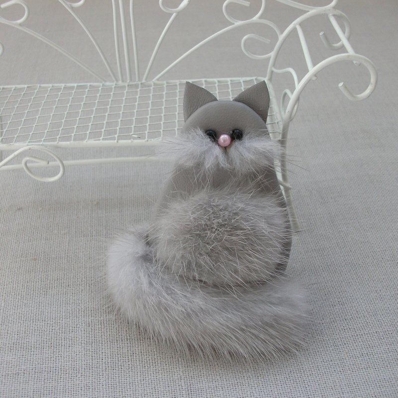 水貂皮制成的灰猫胸针 - 胸针 - 真皮 灰色