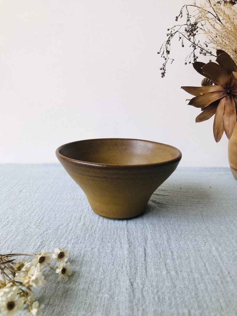 非常人 x Hung Cheng -生活食碗 / 手拉坏陶碗 - 碗 - 陶 多色