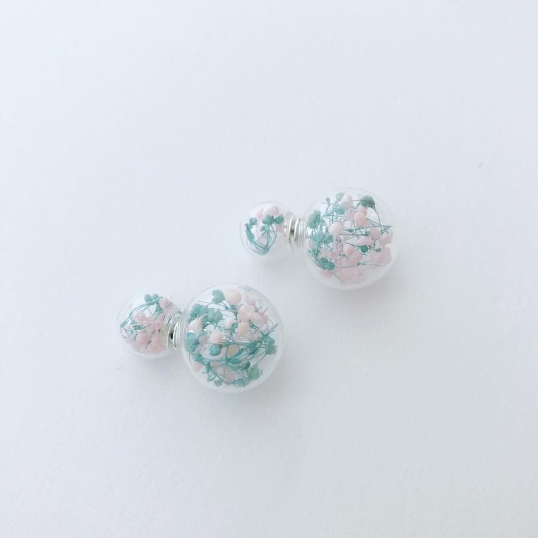 泡泡玻璃 珠子 不凋花 绿色 粉红色 保鲜花 双面 前后 耳环 婚礼 结婚 姐妹 礼物 圆珠  原创 手作 wedding bridesmaid purple preserved flower earrings - 耳环/耳夹 - 植物．花 绿色