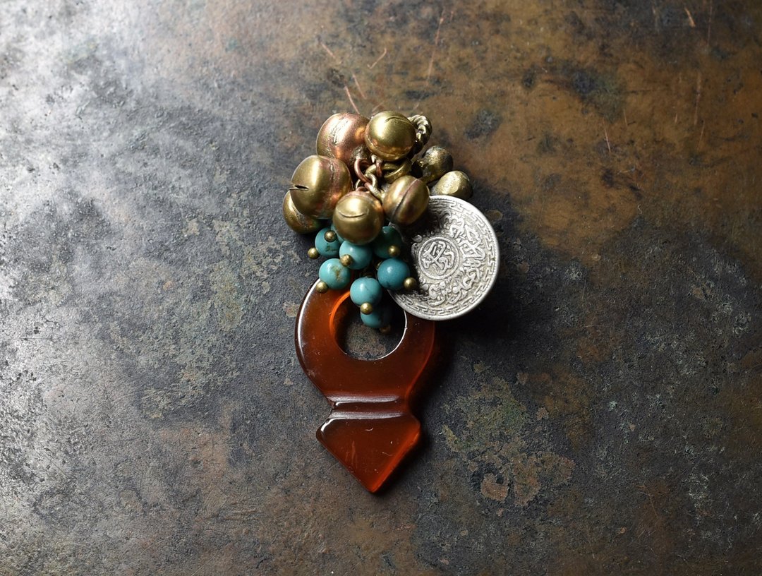 Tuareg agate, Indian Silver coins, fluffy bells and turquoise pendant top - 项链 - 宝石 橘色