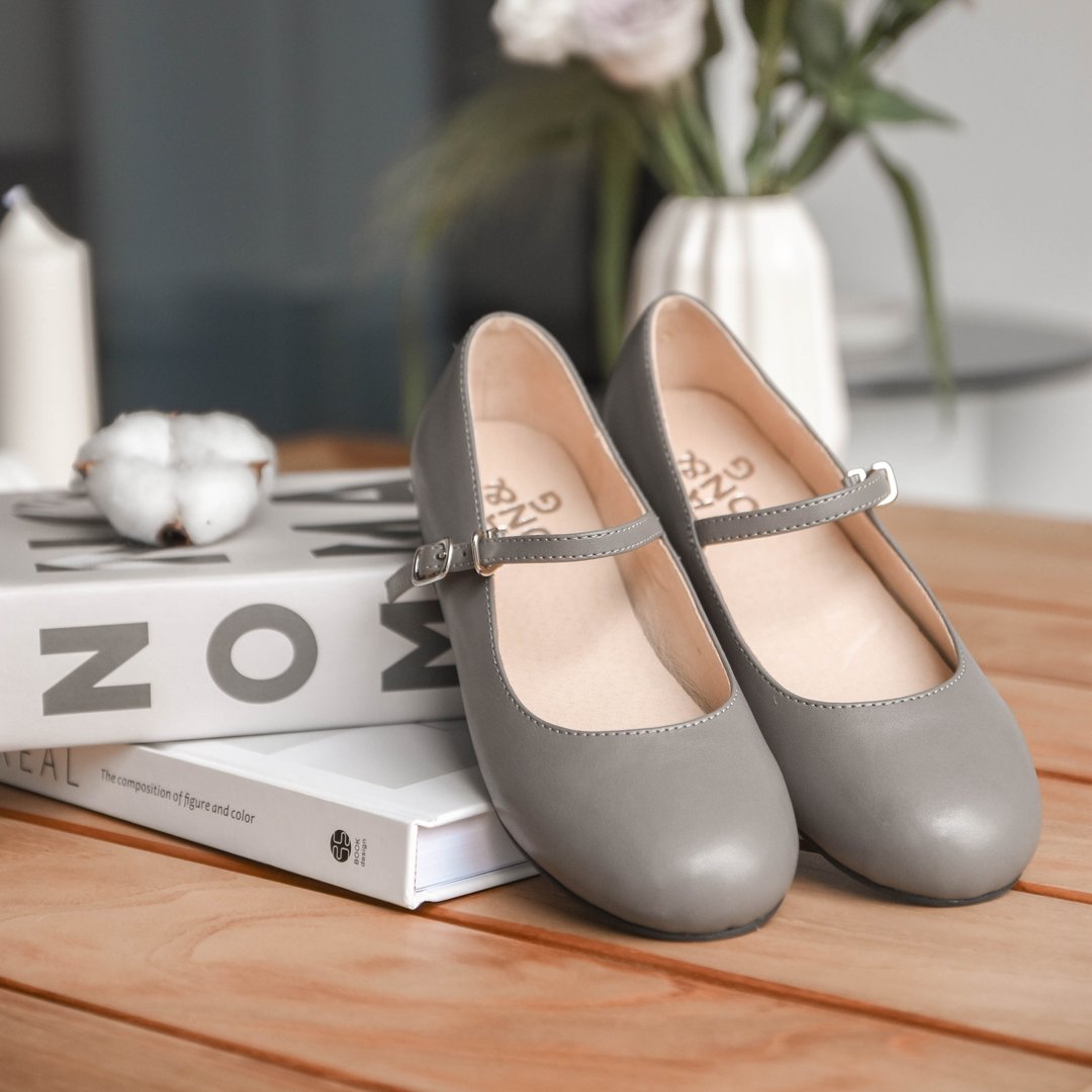女童灰色玛丽珍平底圆头学生鞋英伦学院风简约优雅百搭公主小皮鞋 - 童装鞋 - 人造皮革 灰色