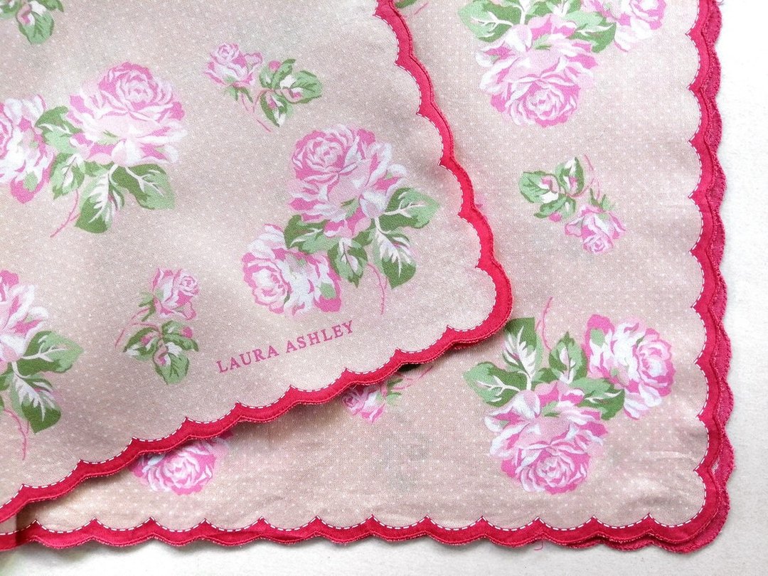 Laura Ashley 复古手帕 玫瑰花卉 23 x 22.5 英寸 - 手帕/方巾 - 棉 卡其色