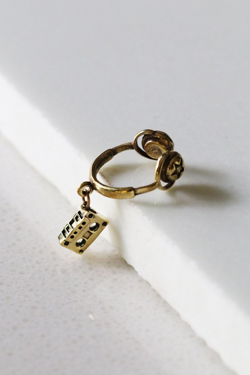 Headphone and Tape Ring by linen. - 戒指 - 其他金属 