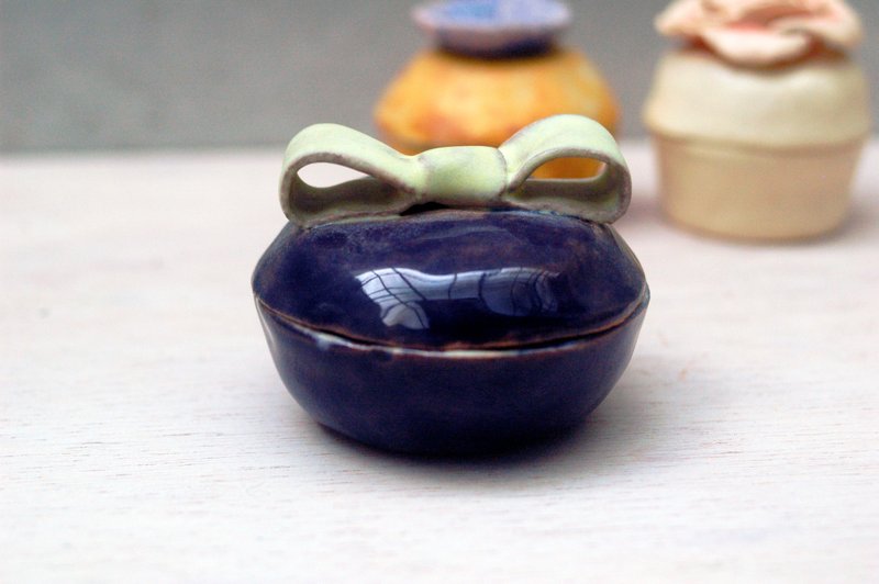 黄色蝴蝶结 手工陶盒 - 花瓶/陶器 - 陶 蓝色