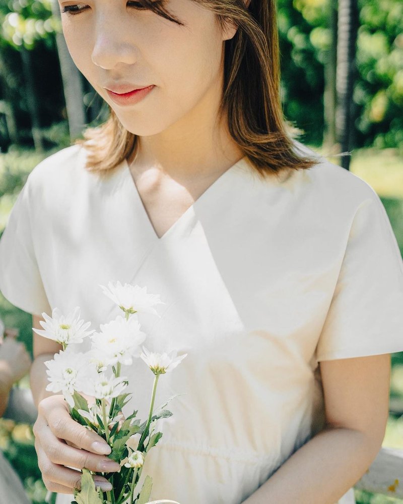 Adora 亲亲小个子长裙 浅米色 | 前后两穿 层次混搭必备单品 - 女装上衣 - 棉．麻 卡其色