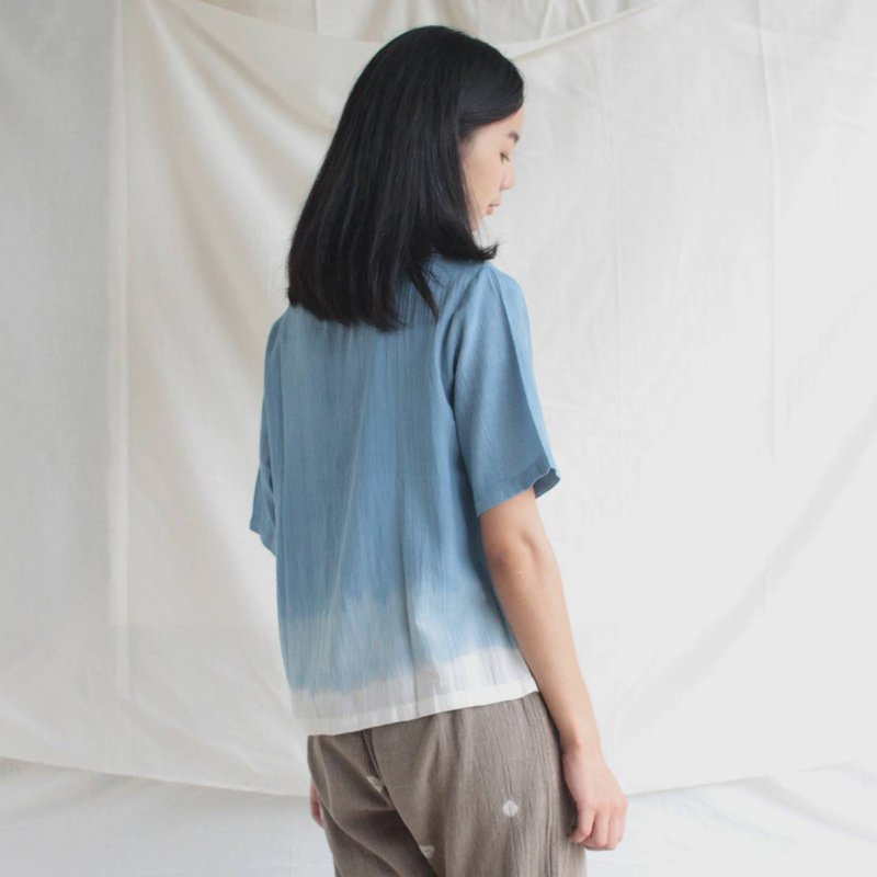 Indigo shade short-sleeve shirt - 女装上衣 - 棉．麻 蓝色