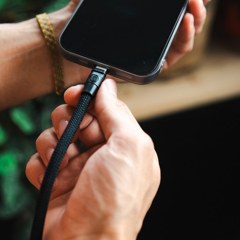 Yoggle Power Hand 充电线手机手绳 2 in 1 USB-C - 充电宝/传输线 - 其他材质 多色
