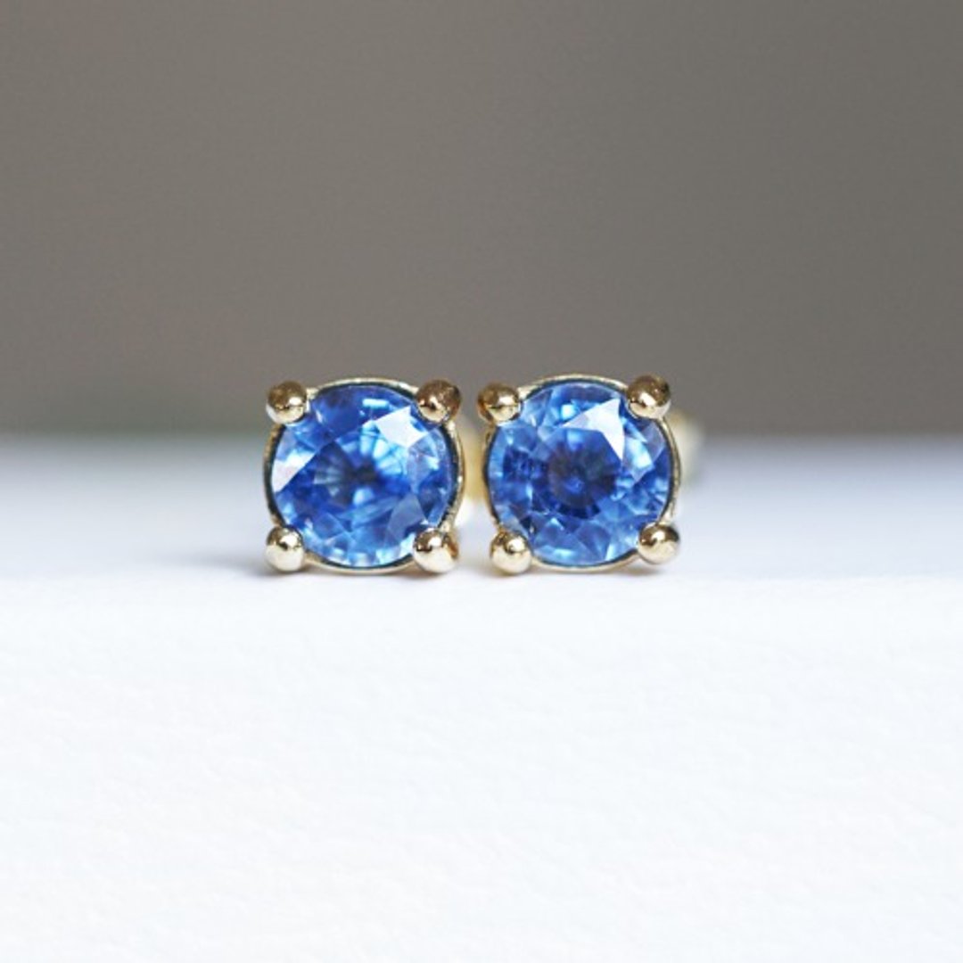 Kyanite 5mm Vermeil Stud Earrings Alexandra - 耳环/耳夹 - 宝石 