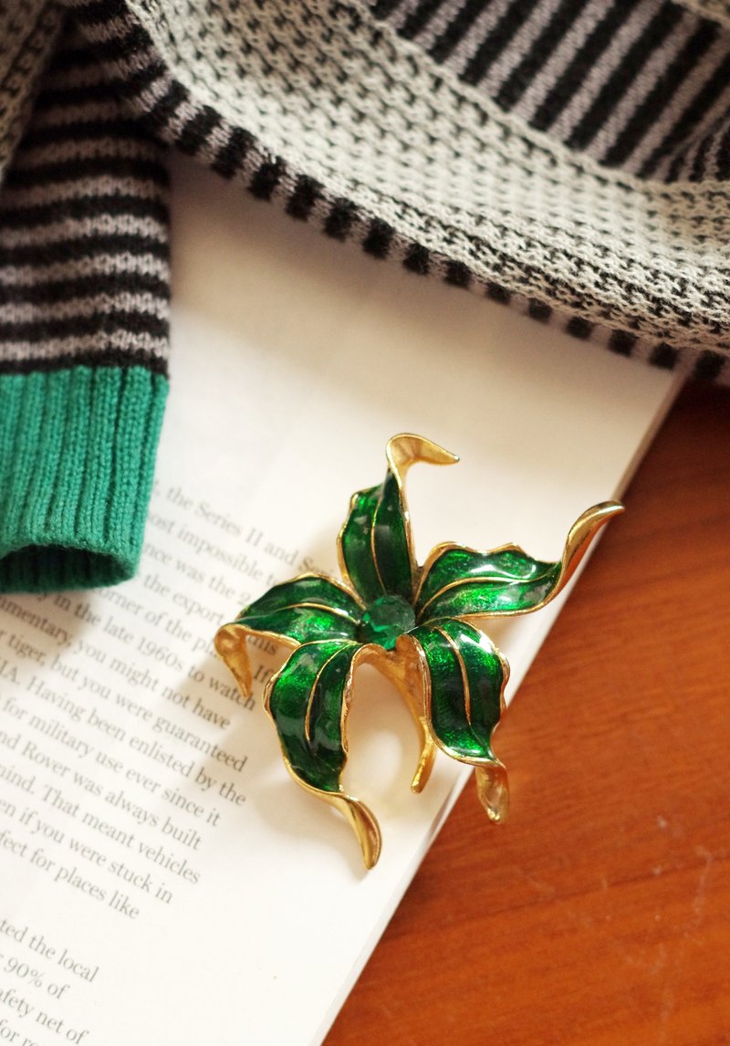 B333 老又好古董珠宝 Vintage绿色莱茵石珐琅花别针胸针 - 胸针 - 其他金属 绿色