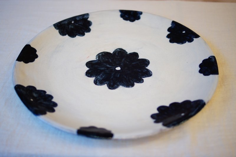 手作粉引 缱绻花系列 吴须蓝满开大花皿 21.5cm 餐盘 挂盘 陶盘 - 盘子/餐盘/盘架 - 陶 蓝色