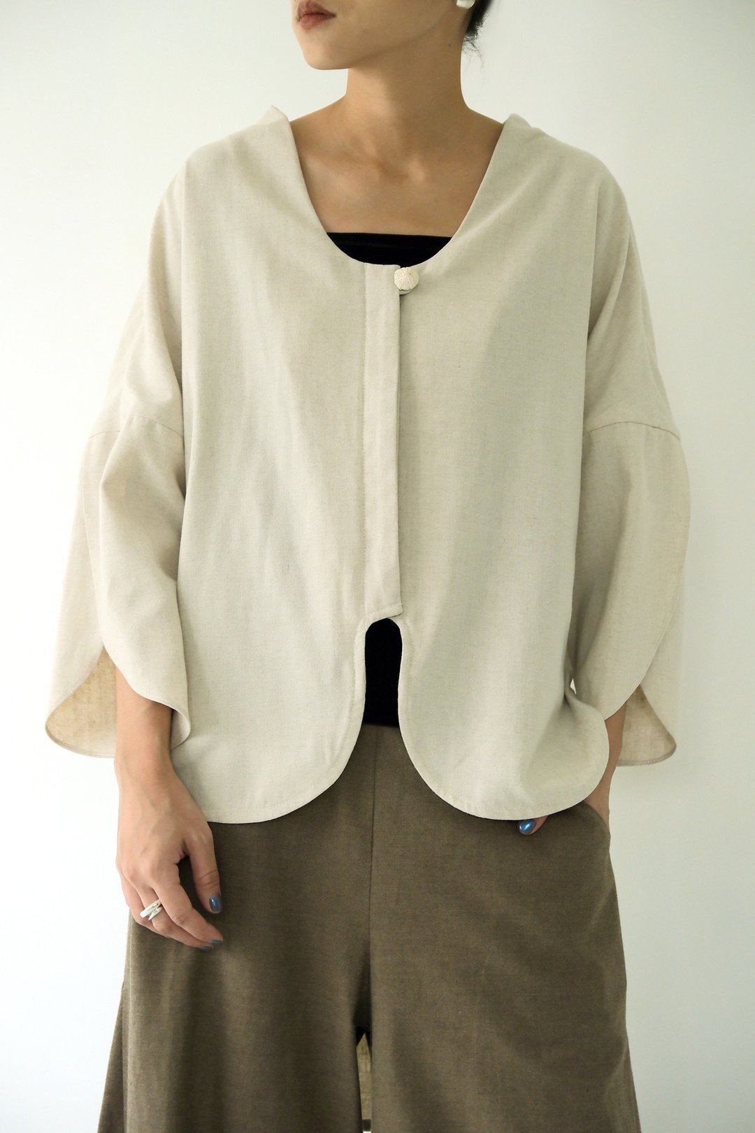 川 衣 WEAR BEING  弧形郁金香袖衬衫  米色 - 女装衬衫 - 棉 白色