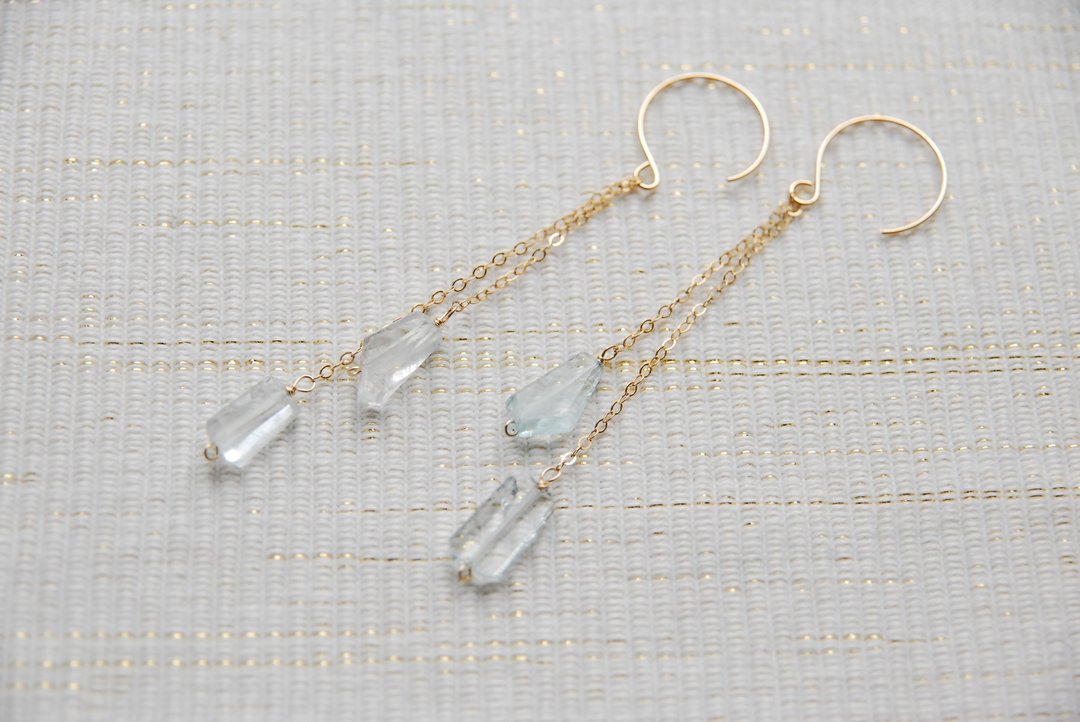 Aquamarine swaying earrings 14kgf - 耳环/耳夹 - 半宝石 蓝色