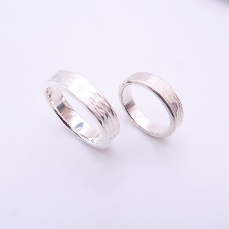 沙丘 - 纯银锻敲戒指 宽约4.5mm - 戒指 - 纯银 银色