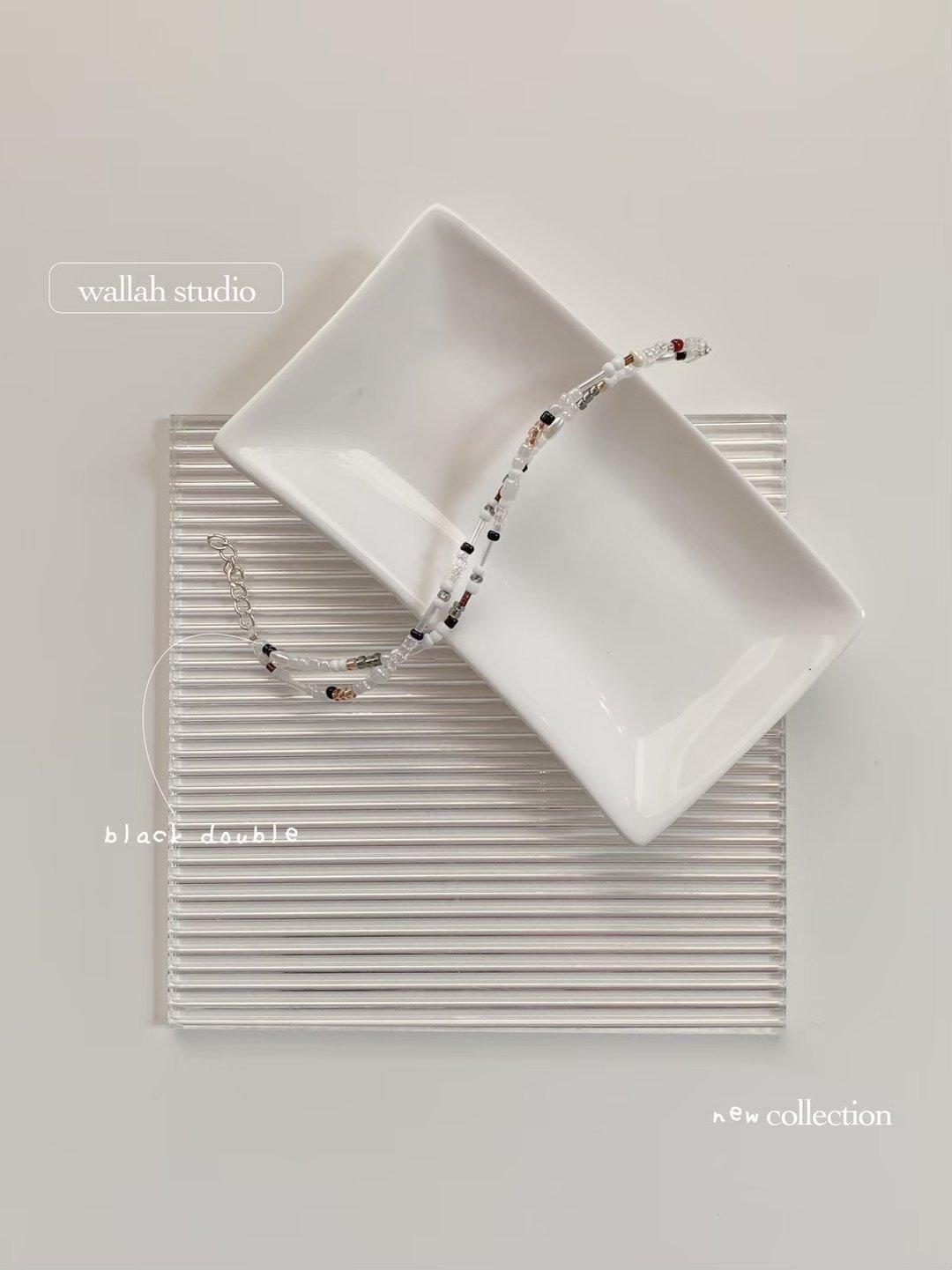 wallah studio : 黑色双串珠手链，可调节双带，黑，简约风格 - 手链/手环 - 树脂 黑色