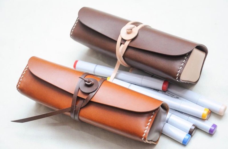 肚脐绕绳笔袋 好好缝 皮革DIY材料包 免费刻字 工具袋 纪念礼物 - 铅笔盒/笔袋 - 真皮 咖啡色