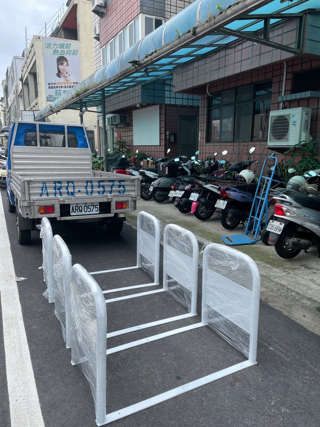店面预留通道架.进出货物空间架.走道.空间设计.门口通道架.拒马 - 其他 - 其他金属 白色