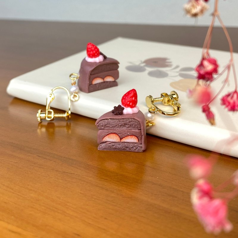 草莓巧克力蛋糕 蛋糕耳环 | 迷你、袖珍、情人礼物 - 耳环/耳夹 - 陶 咖啡色