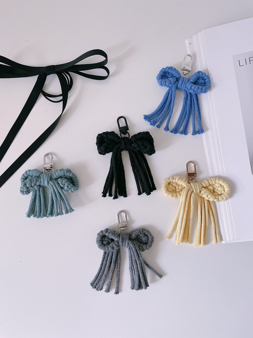 Macrame 蝴蝶结 手工编织吊饰/钥匙扣 - 吊饰 - 棉 多色