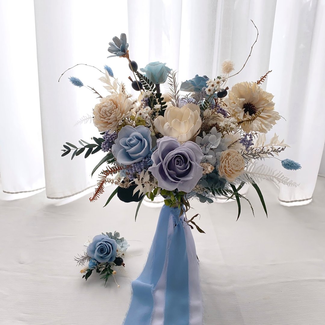 YUNYUN【蓝灰色系】永生胸花 & 永生捧花 /2 个尺寸 - 干燥花/捧花 - 植物．花 蓝色