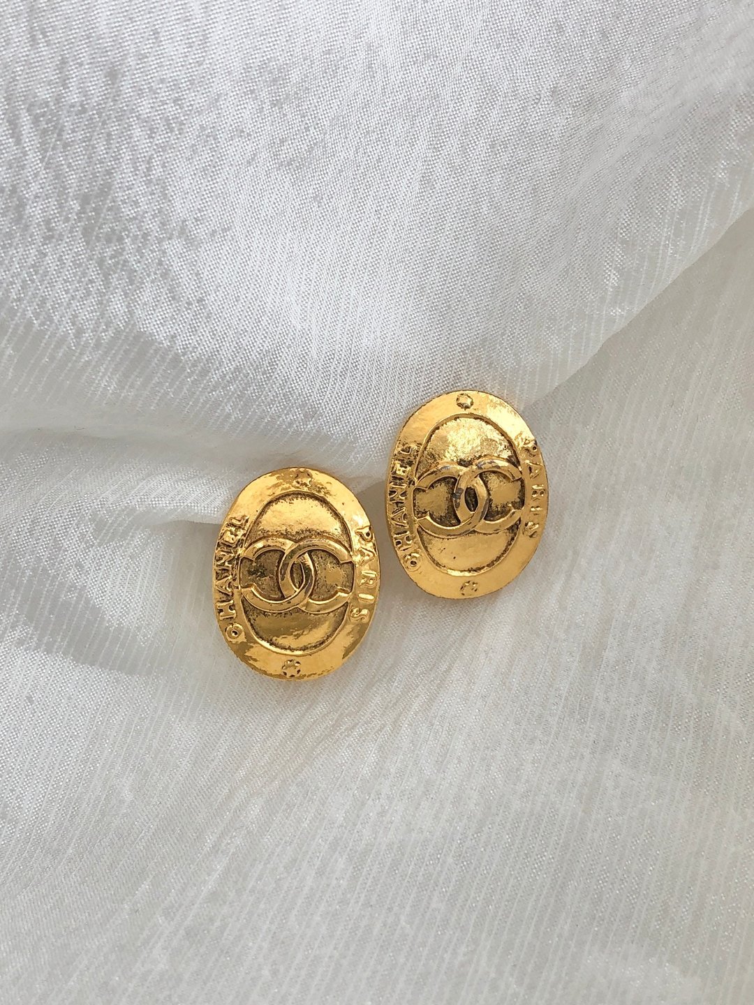 【VintageShop solo 日本直送中古包专卖店】CHANEL 香奈儿 复古耳环 金色 经典双 C LOGO 椭圆形 复古 古董 zss46g - 耳环/耳夹 - 其他材质 金色